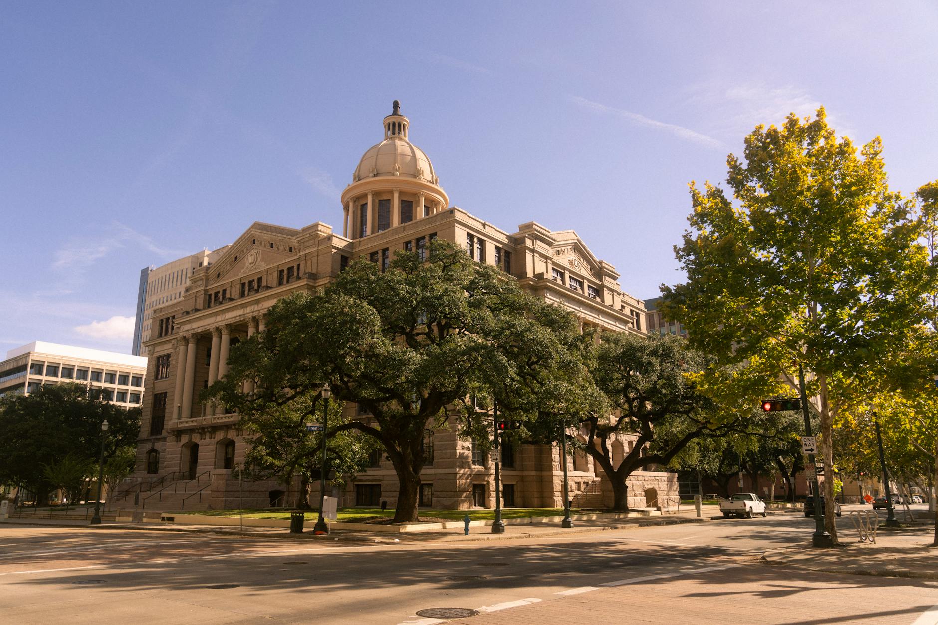 State courthouse building representing judicial oversight of redistricting decisions