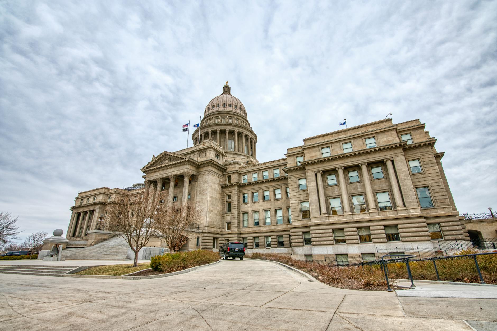 State government building with American flag representing coalition of Republican governors
