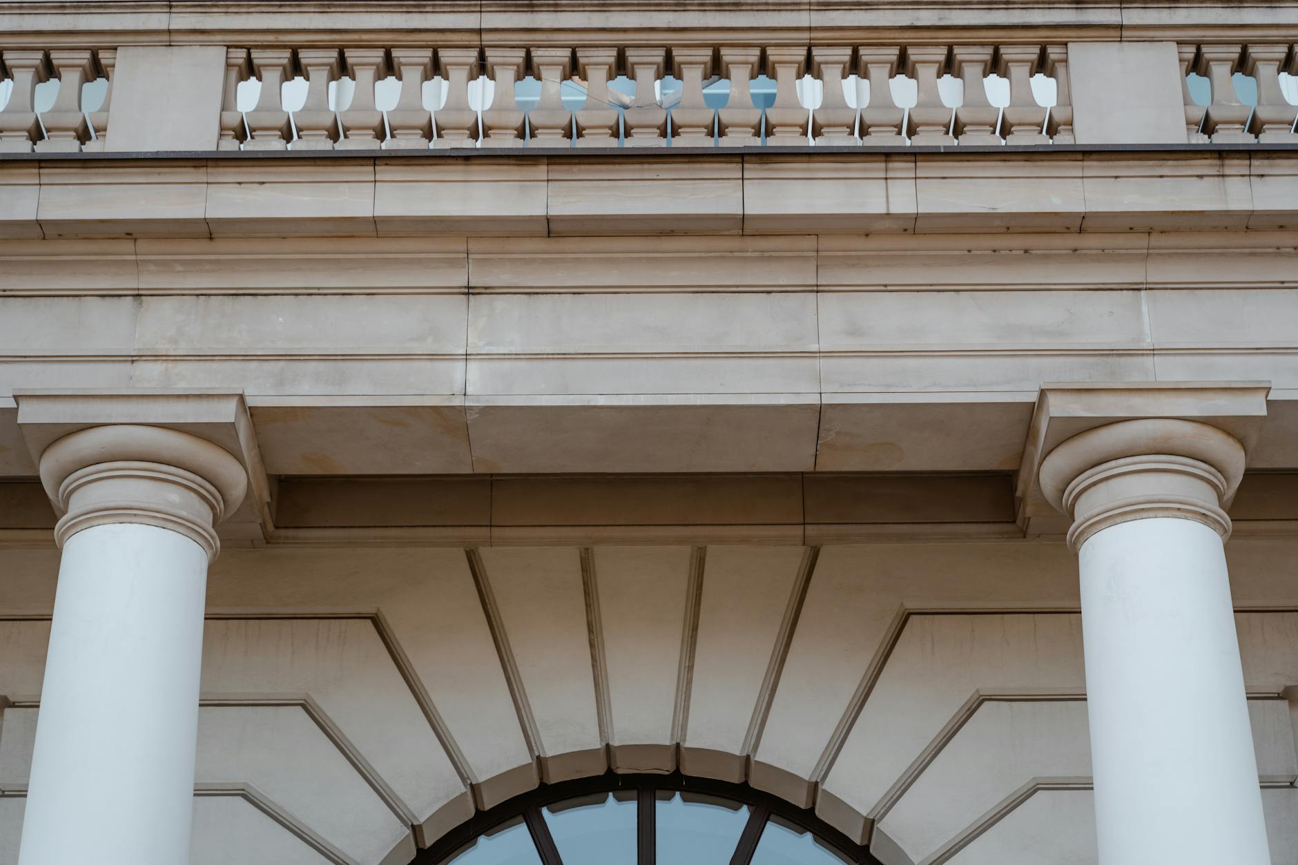 Classical government building with columns representing the regulatory environment and legal framework for trusts