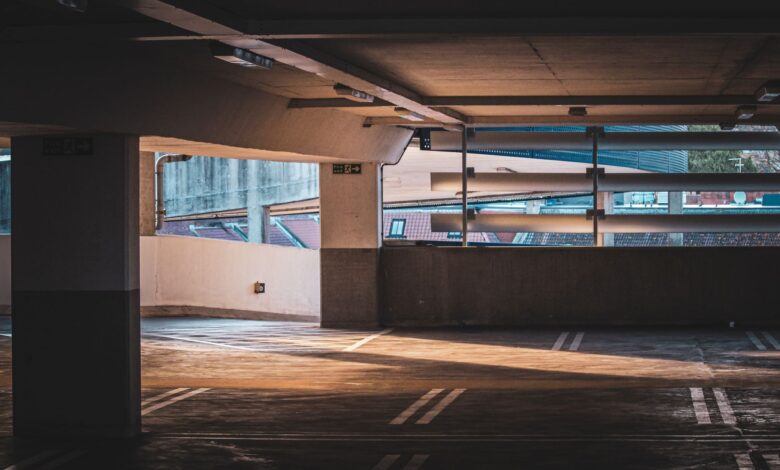 Multi-level urban parking garage structure with cars on several floors