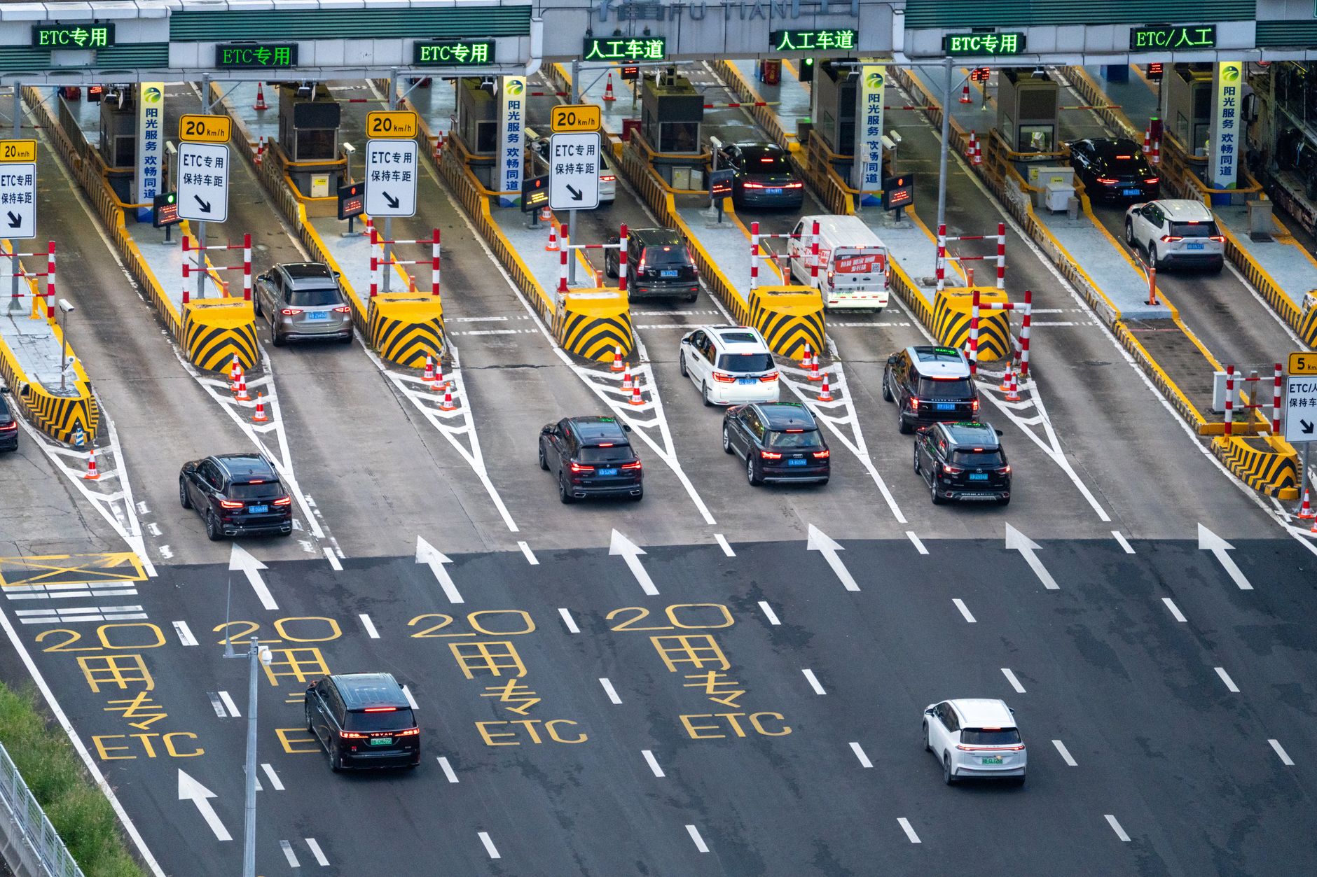 Electronic toll collection gantry with transponder readers over a busy highway