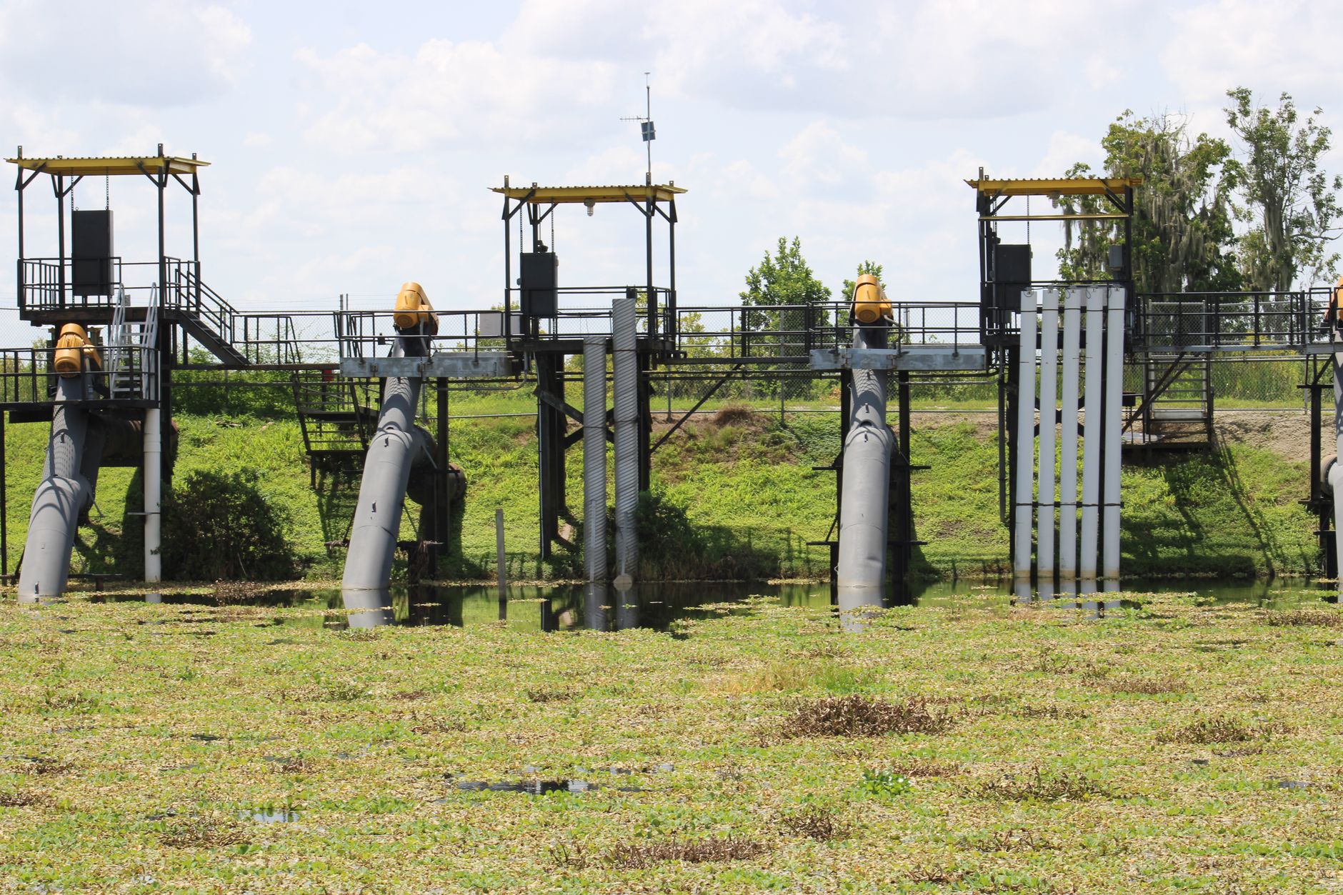 Large underground water infrastructure pipes and retention systems beneath a city