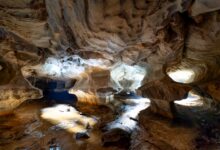 Large underground cavern formation suitable for compressed air energy storage