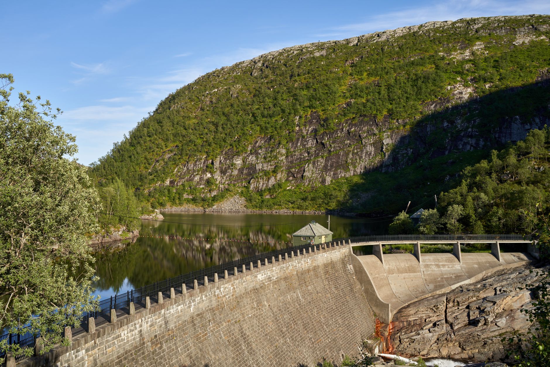 Large reservoir in mountainous terrain suitable for pumped hydro energy storage