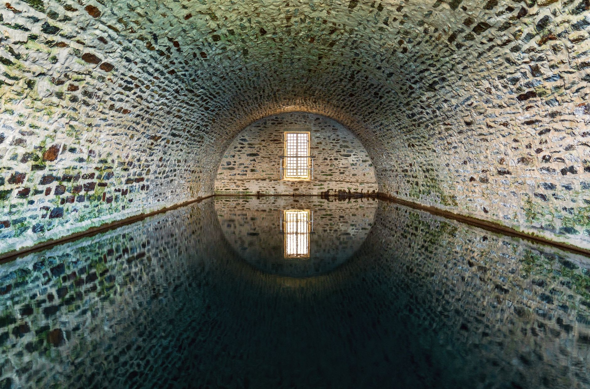 Underground aquifer cross-section diagram illustrating water storage below surface land