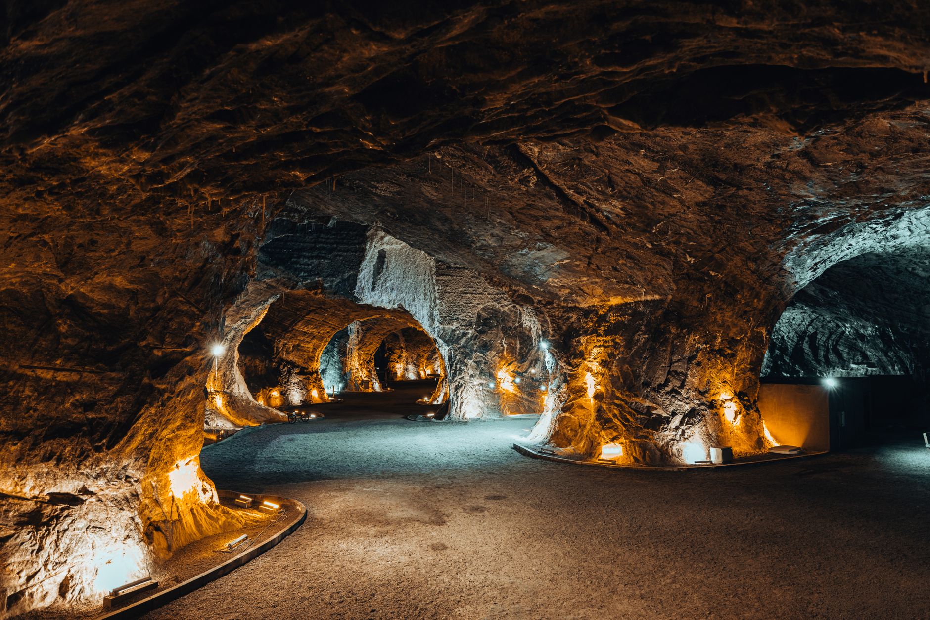 Large underground salt cavern used for compressed air energy storage infrastructure