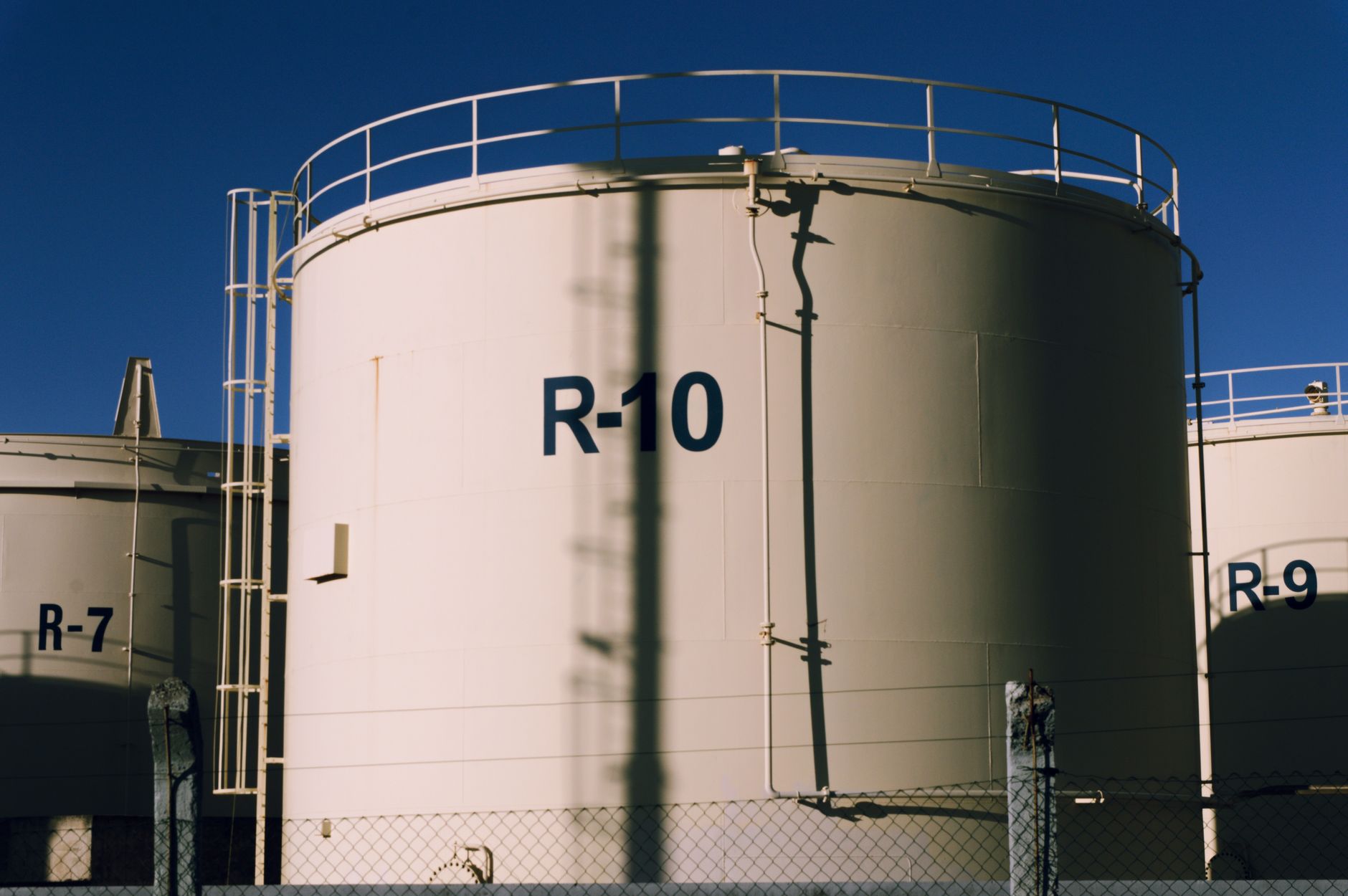 Industrial hydrogen production facility with tanks and pipework in an energy complex